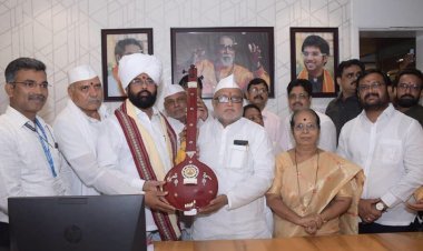 आषाढीच्या महापुजेचे मुख्यमंत्र्यांना निमंत्रण 