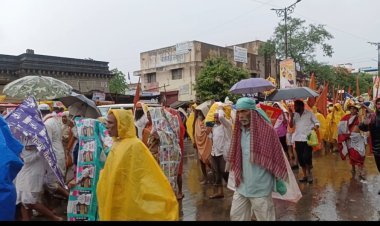 कोरोनामुळे रुसलेला वरूण राजा , यंदाच्या आषाढी वारीला आला," *