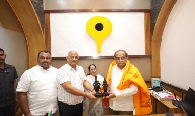 पालकमंत्री राधाकृष्ण विखे पाटील  यांनी घेतले श्री विठ्ठल रुक्मिणीमातेचे दर्शन